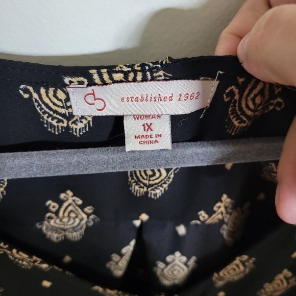 Black And Gold Zippered Sleeveless Top, Size 1X - Picture 2 of 5